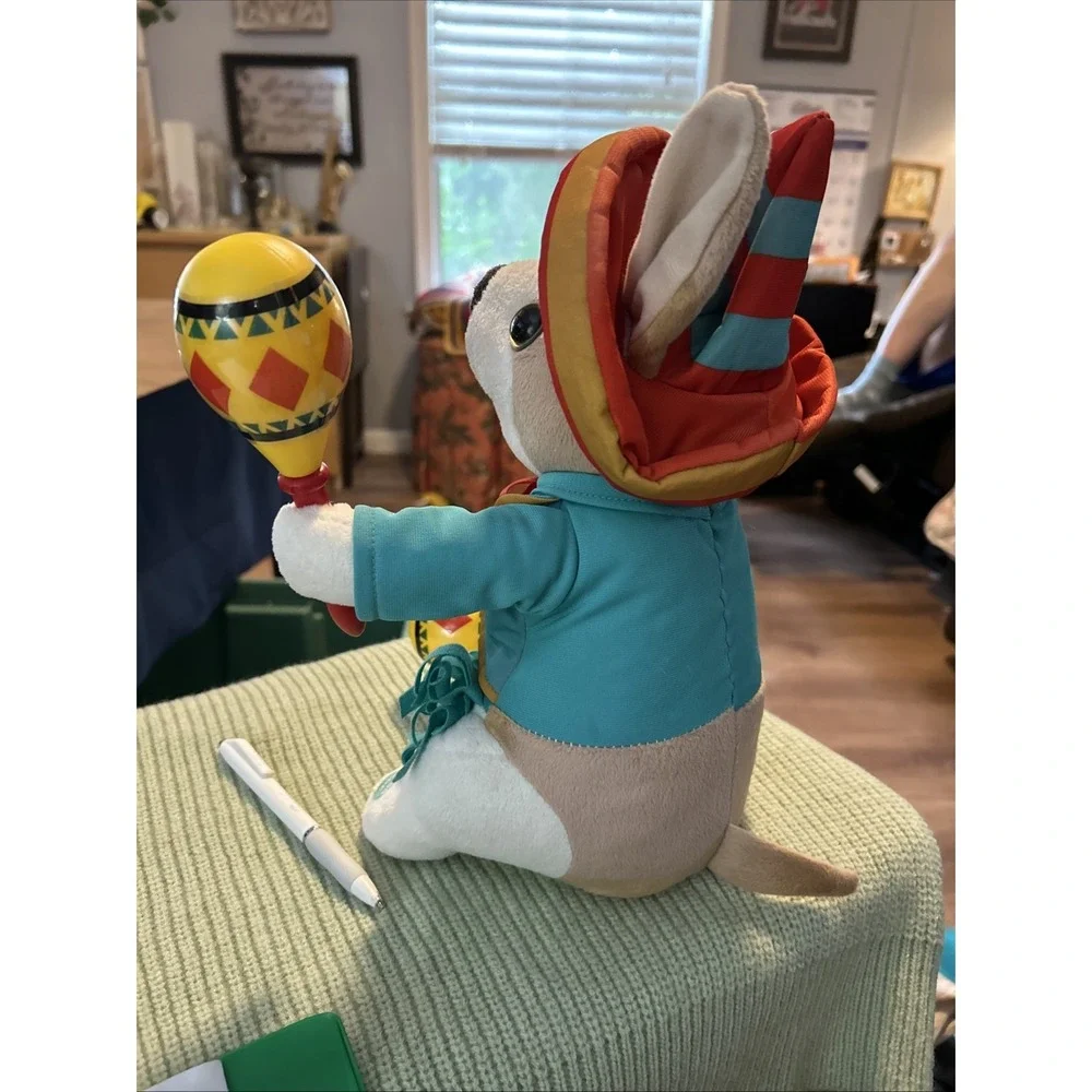 Chuey Bamba , Chihuahua Dressed In Mirachi Attire Sings LaBamba And Shakes Marac